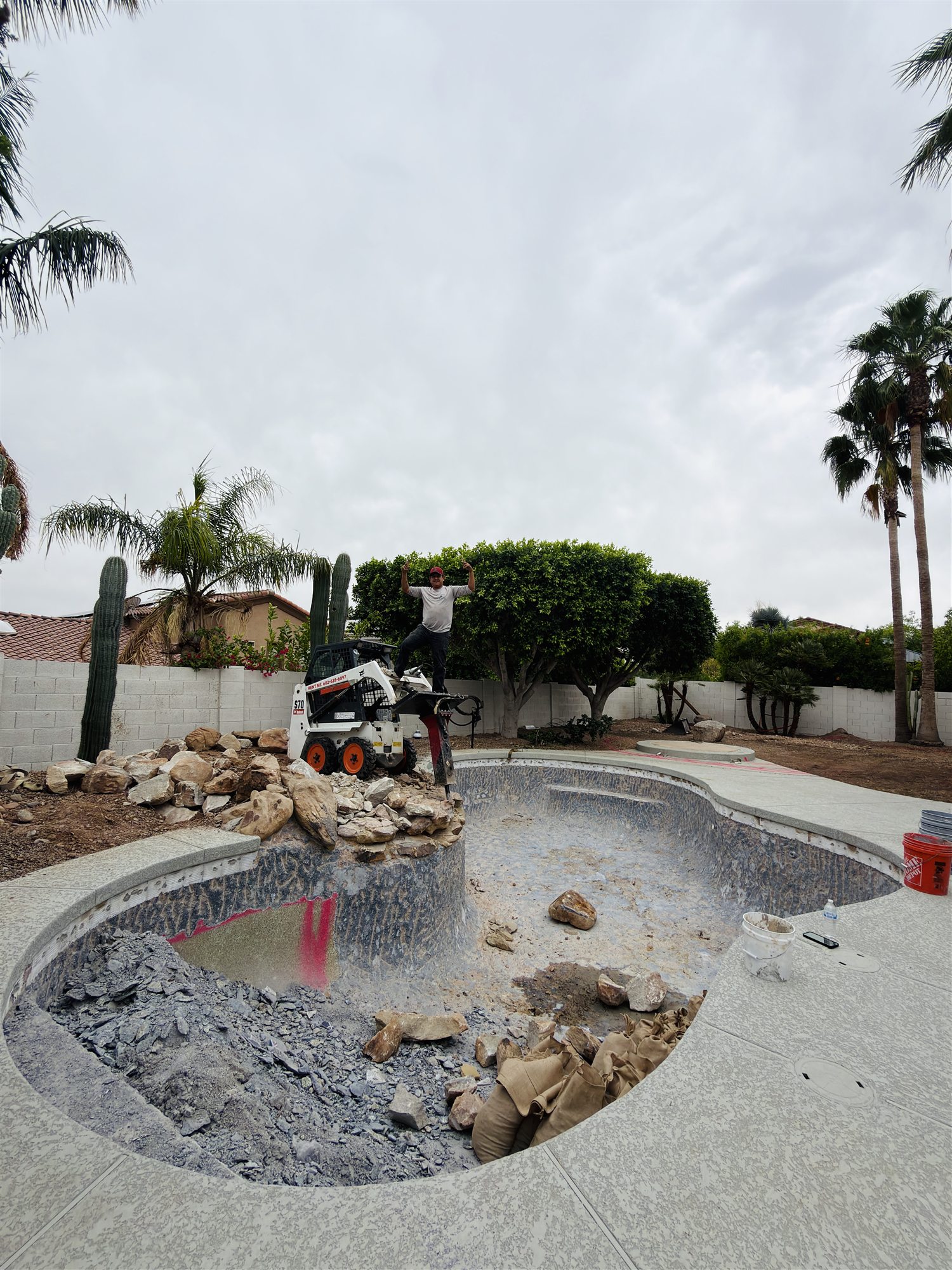 White mini pebble resurfacing chip-out